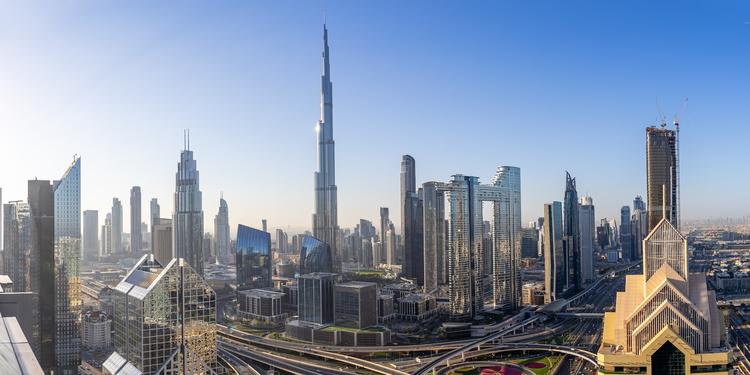 How to Move to Dubai with a Job and a Visa